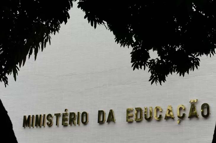 Governo federal descumpre promessa e bloqueia R$332 milhões da Educação