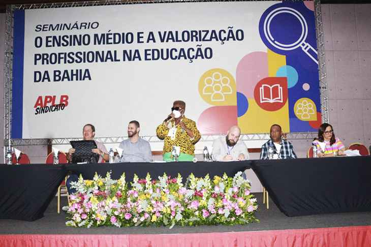 Seminário sobre Valorização Profissional e Novo Ensino Médio