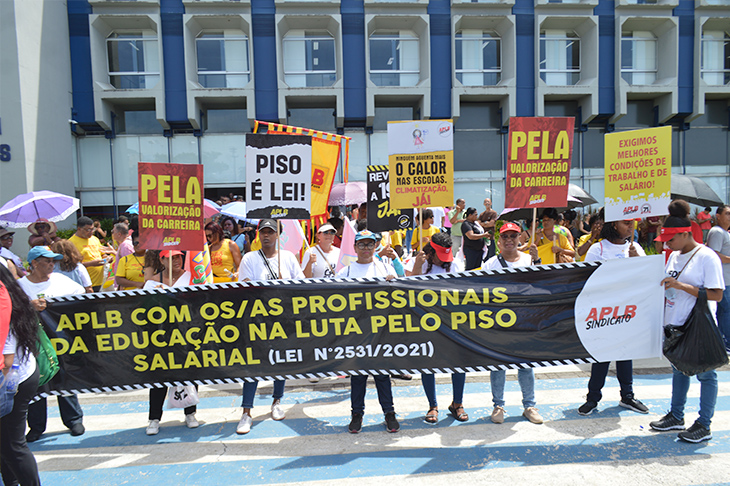 Mobilização pelo piso do magistério expõe descaso geral no cumprimento da lei