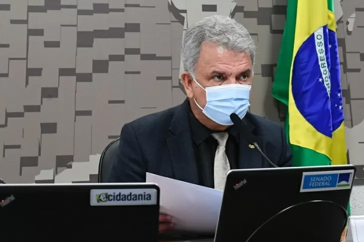 Senador propõe mudança na lei para isentar professor de Imposto de Renda