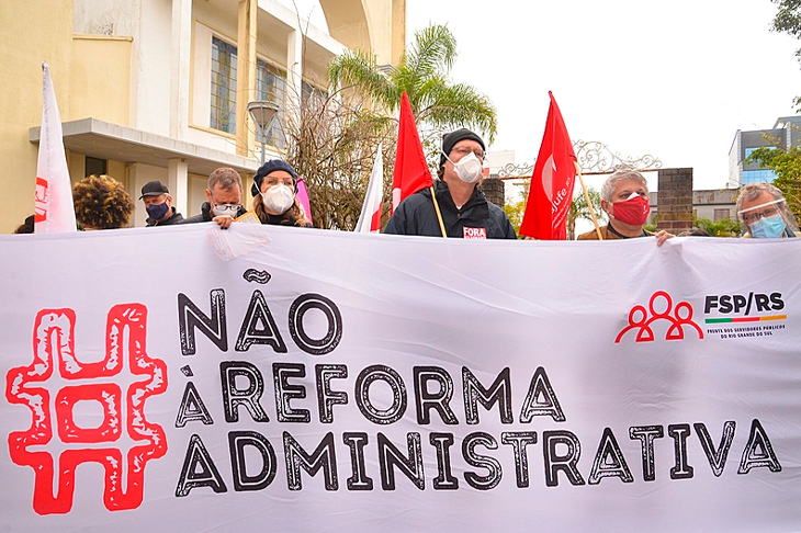Mercado pressiona por Reforma Administrativa e mira estabilidade e salário do(a) servidor(a)