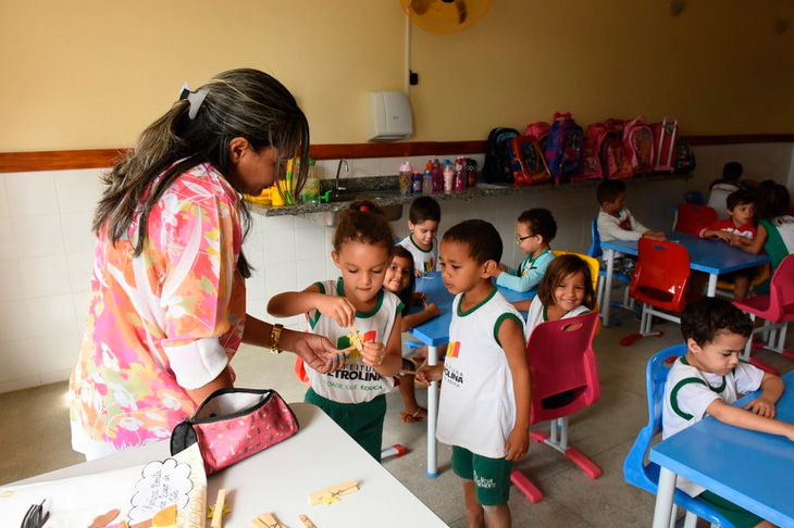 Lei integra professor da educação infantil ao magistério
